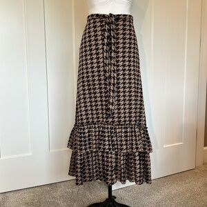 LOOK skirt houndstooth tan and black maxi sewn in fabric tie @ waist layered hem